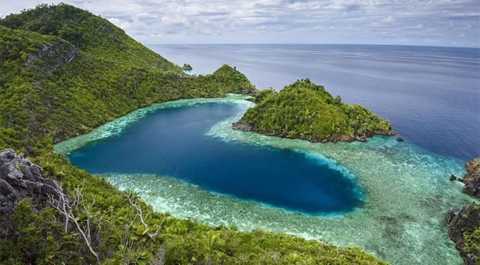 Destinasi Wisata Alam Terbaik di Papua Barat yang Wajib Kalian Kunjungi