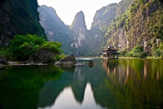 Menjelajahi Ninh Bình Sisi Vietnam Yang Dipenuhi Sungai
